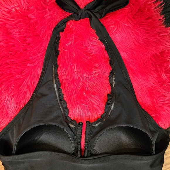 Black Bust Enhancer Halter Style Tankini Top Women's Size 14 (runs small) - Picture 5 of 8